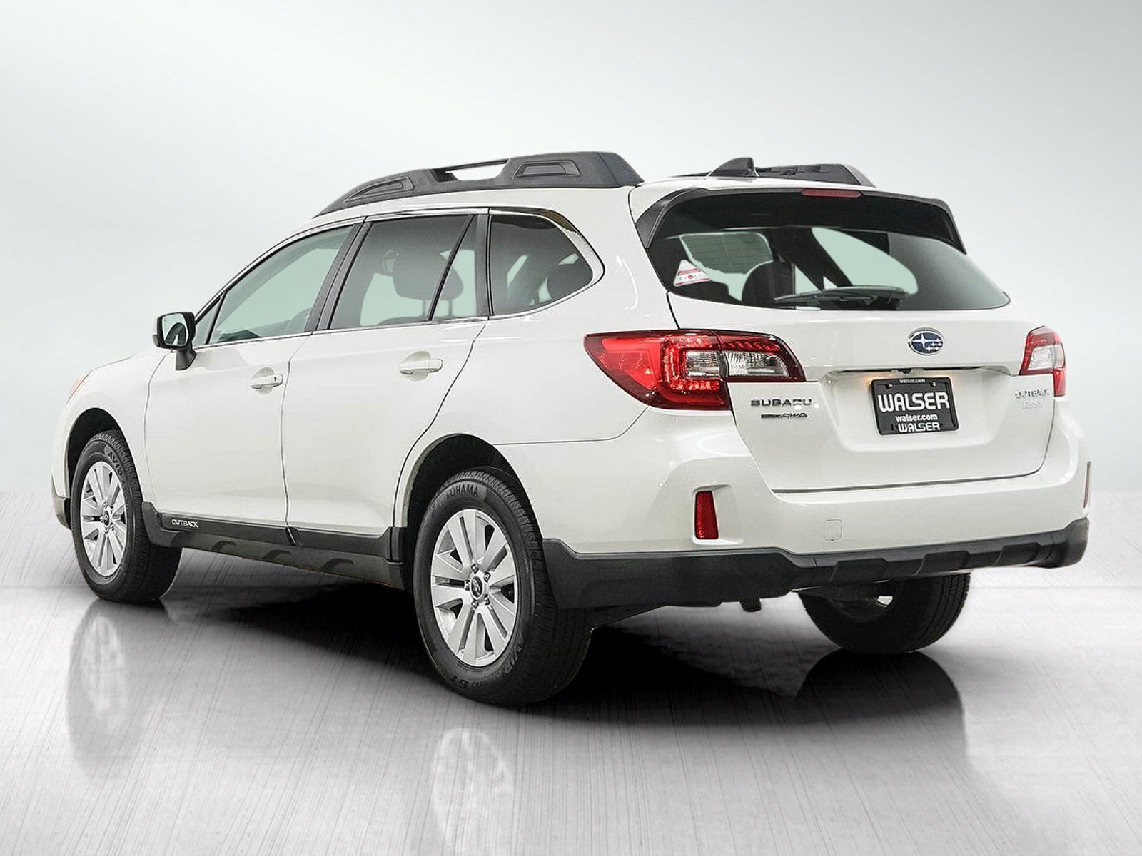 Used 2016 Crystal White Pearl Subaru 2.5i Premium image 3