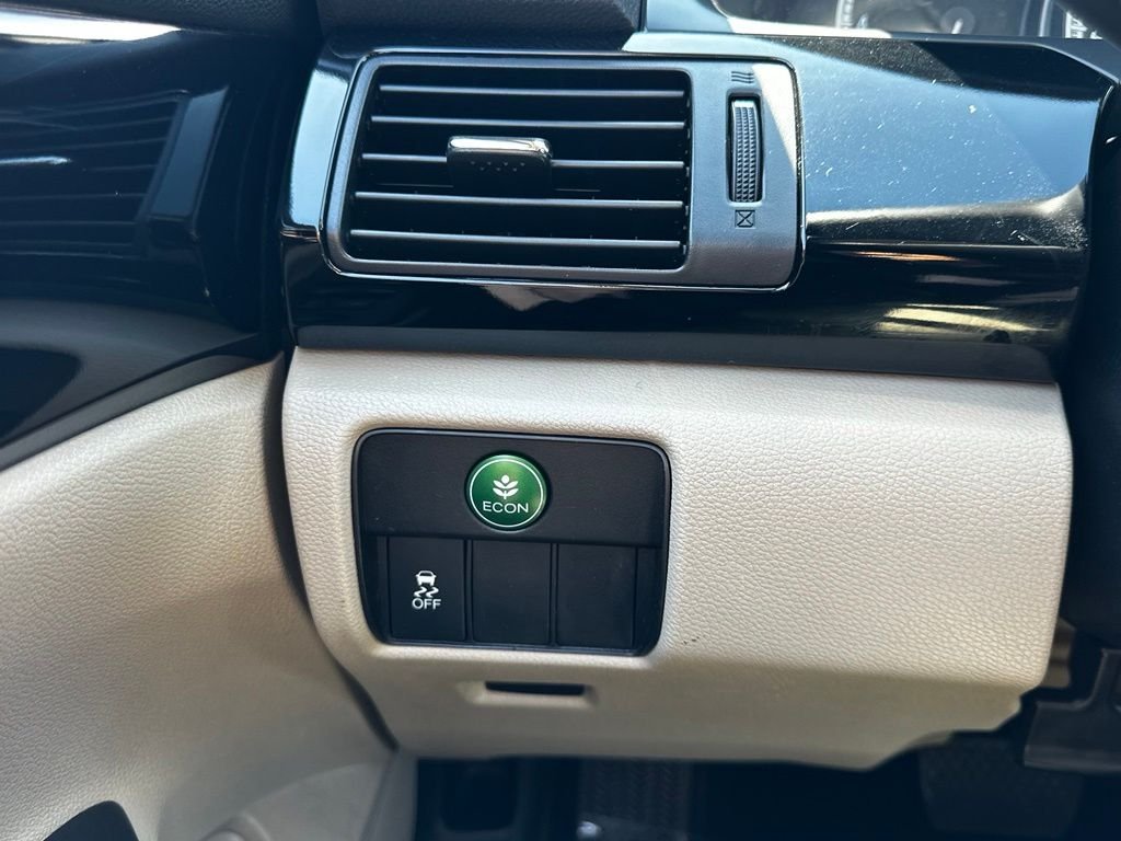 Used 2016  Honda LX image 33