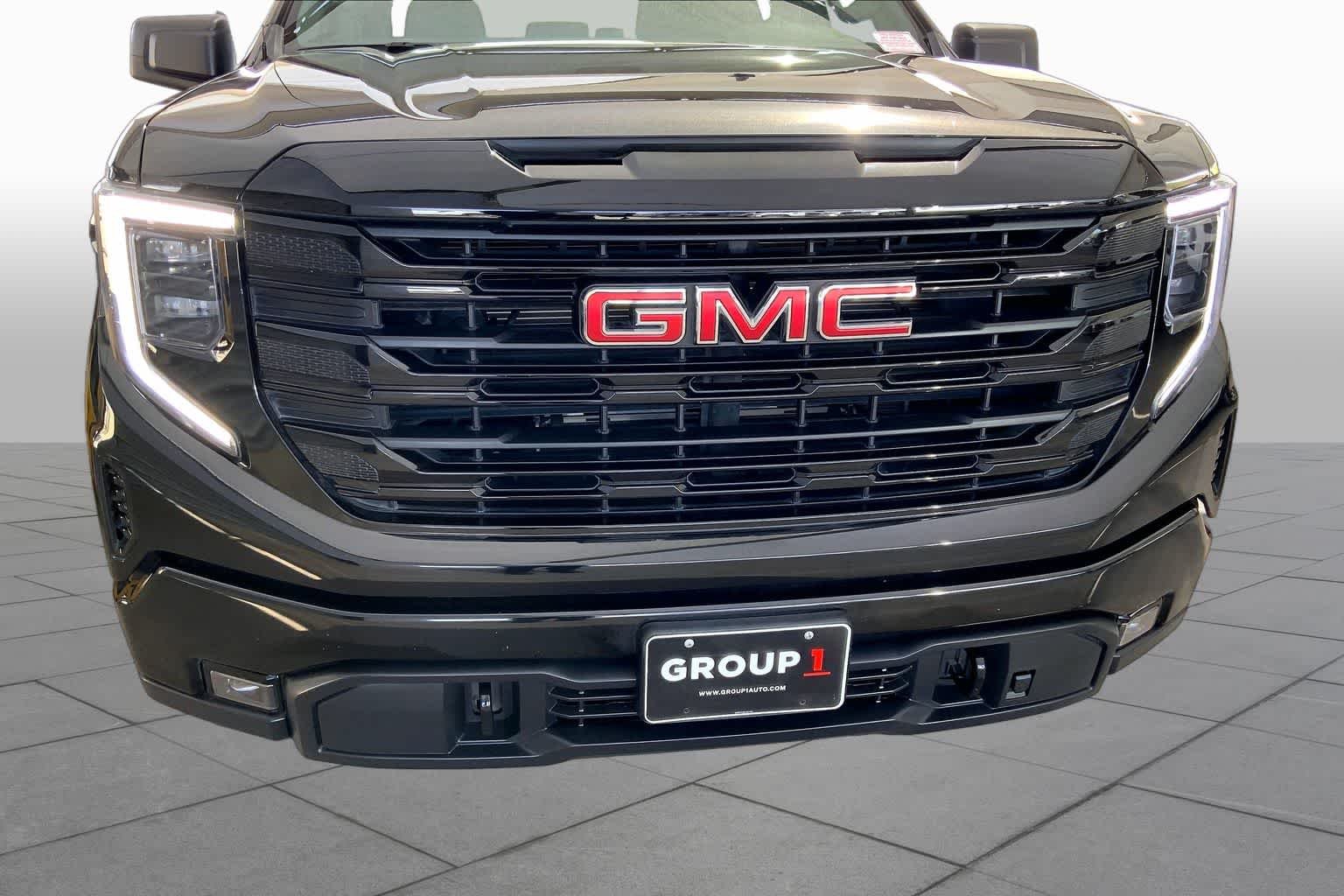 Used 2024 Onyx Black GMC Elevation image 30