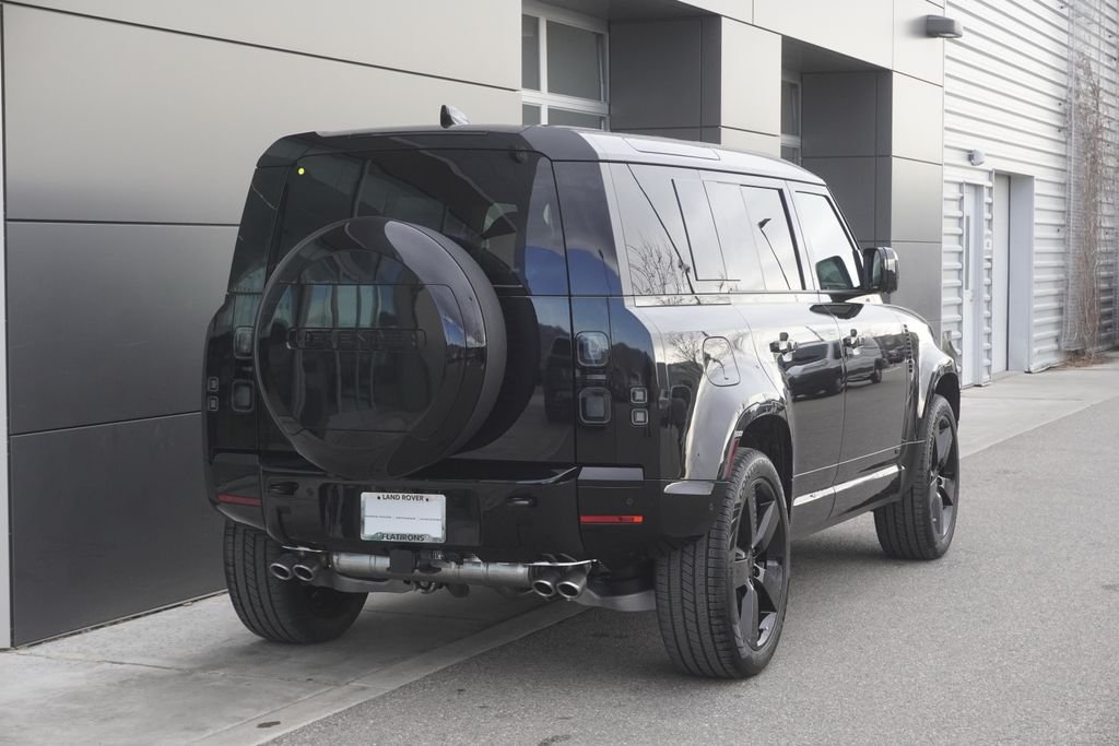 2026 Land Rover Defender V8 - Photo 2