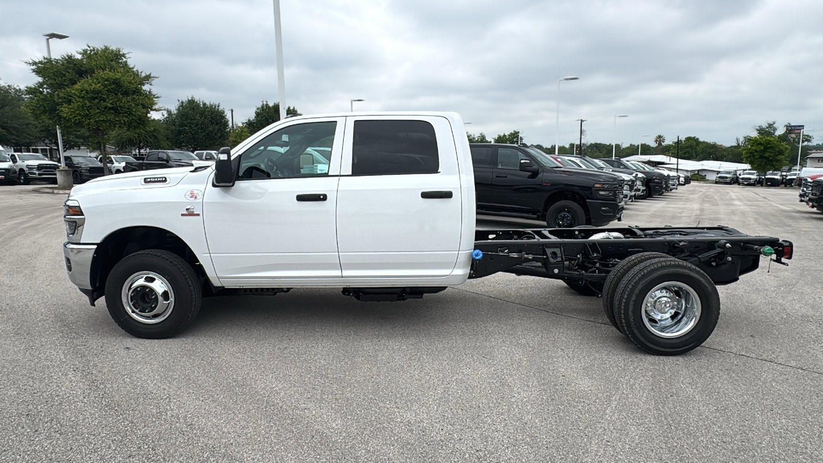 New 2026 Bright White Clear-Coat Exterior Paint RAM Tradesman image 8