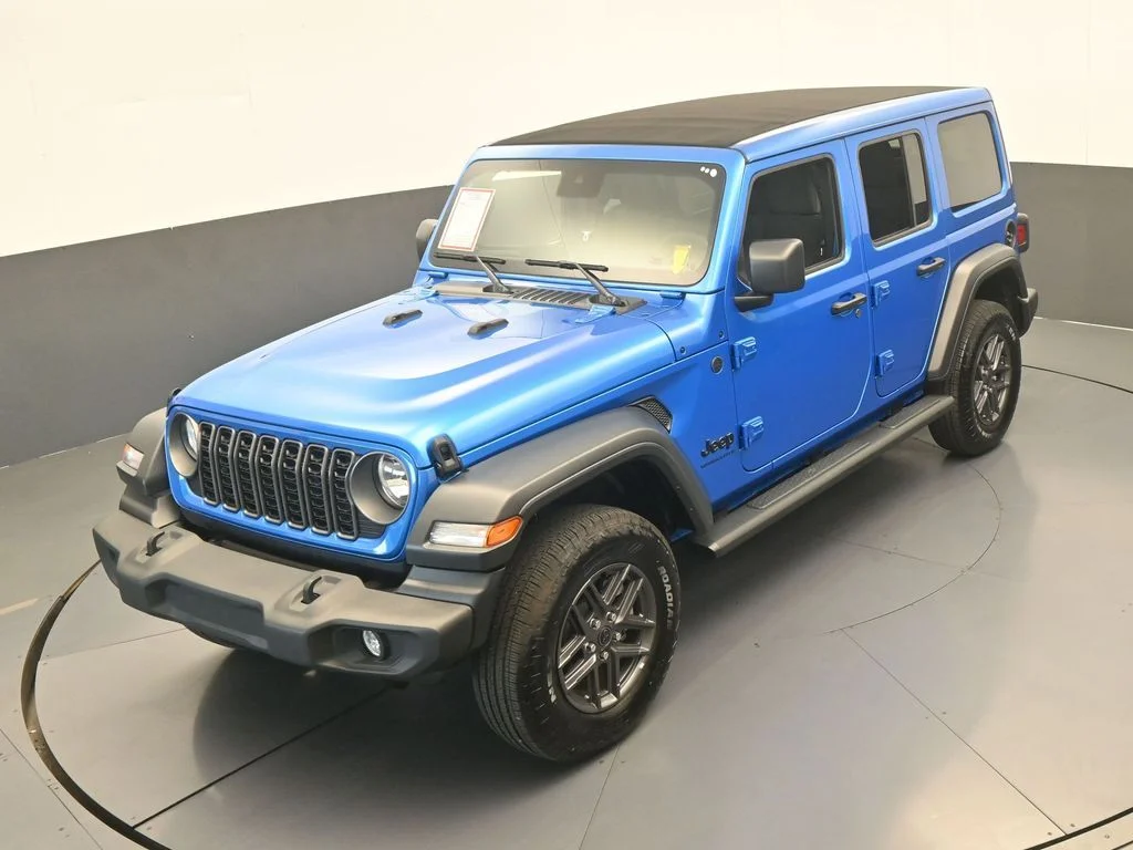 Used 2025 Hydro Blue Pearl Coat Jeep Sport S image 40