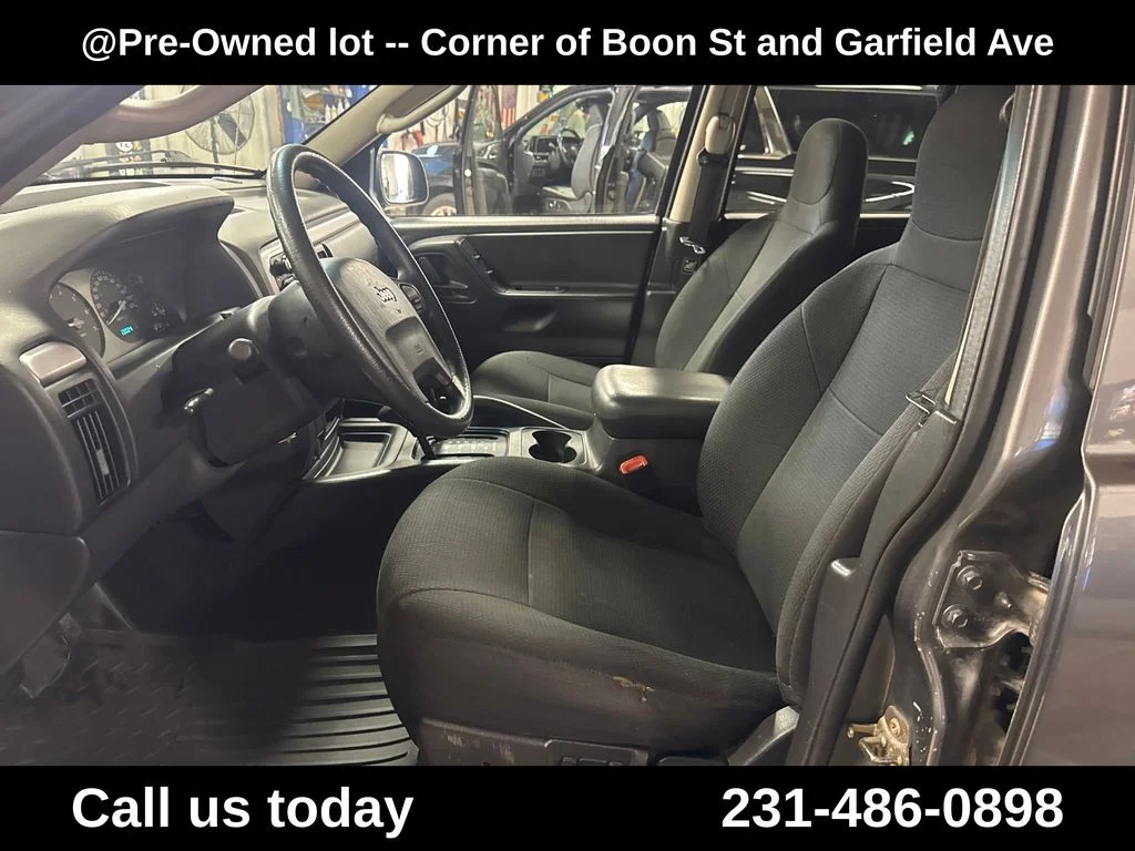 Used 2003  Jeep Laredo image 13