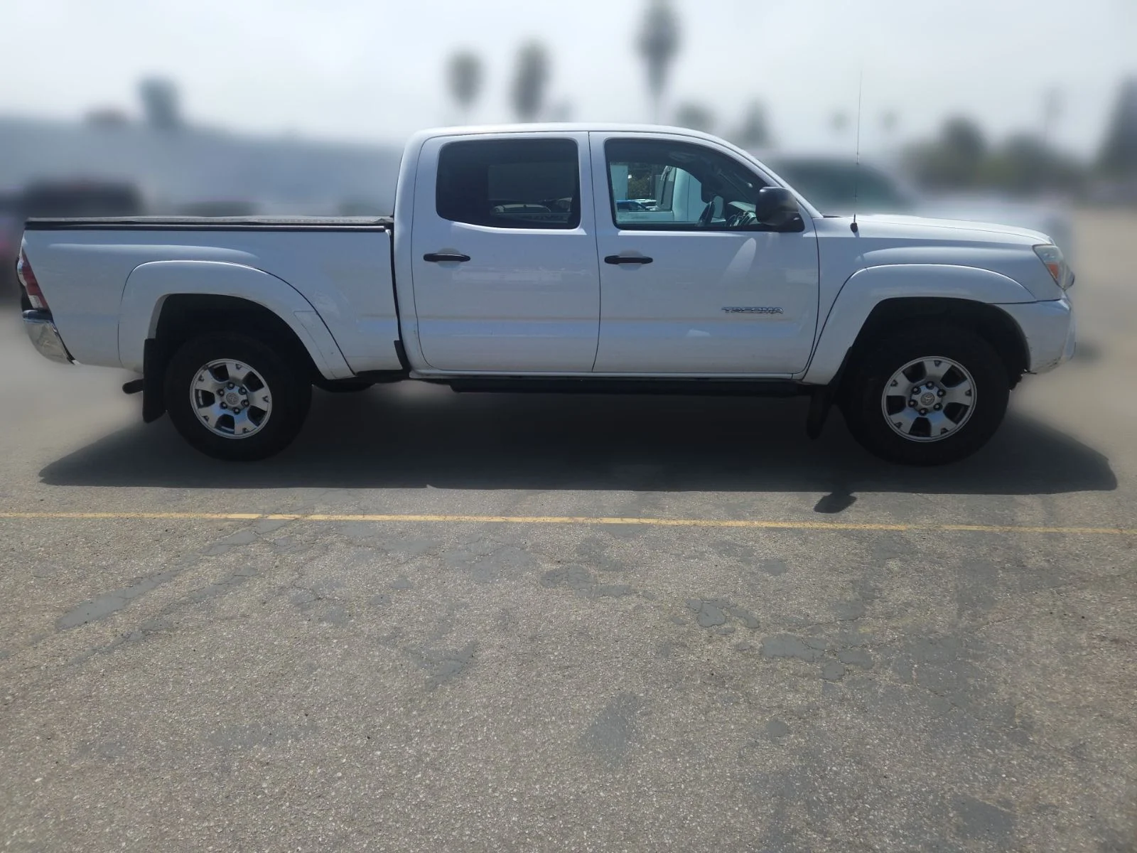 Used 2015 Super White Toyota Base image 3