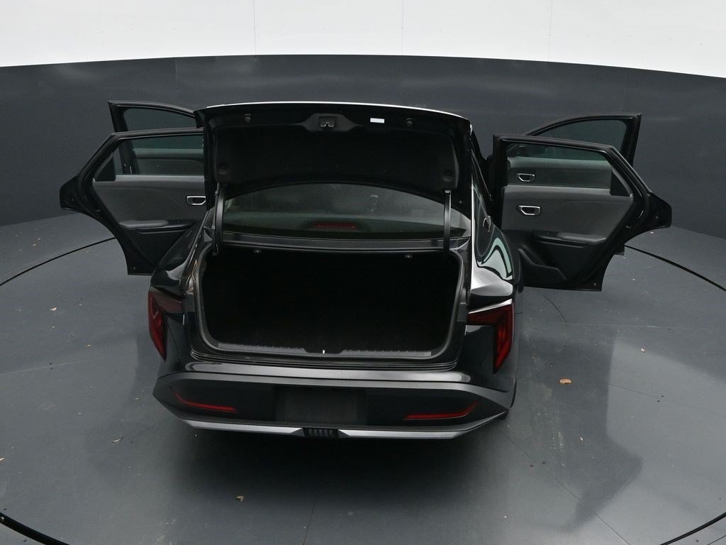 Used 2025 Aurora Black Pearl Kia LXS image 41