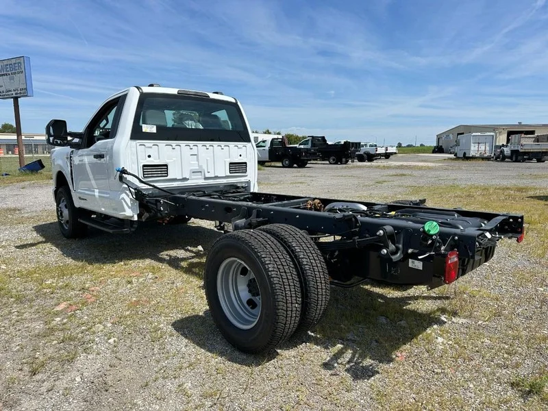 New 2026 Oxford White Ford 4WD Reg Cab 169 in WB 84 in image 3