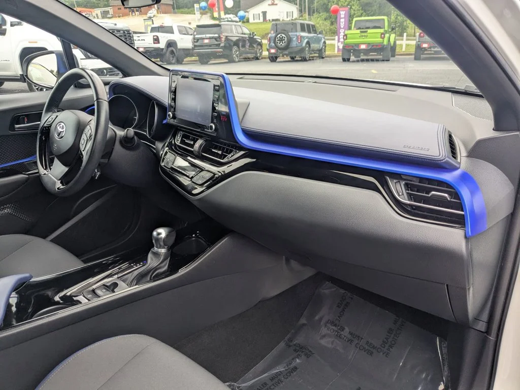 Used 2021  Toyota LE image 27