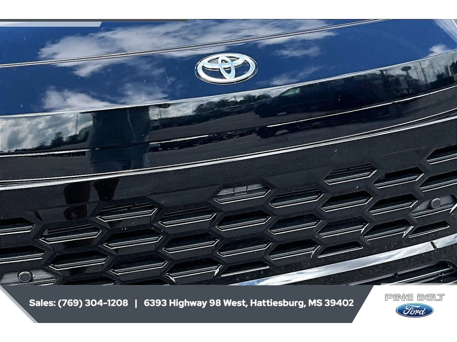 Used 2026 Midnight Black Metallic Toyota XLE Premium image 22