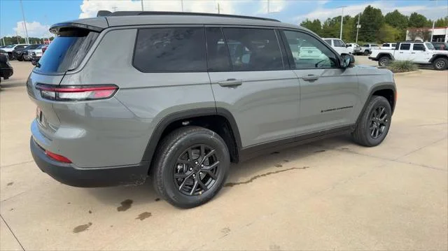 New 2027 Sting-Gray Clear-Coat Paint Jeep Laredo Altitude image 9