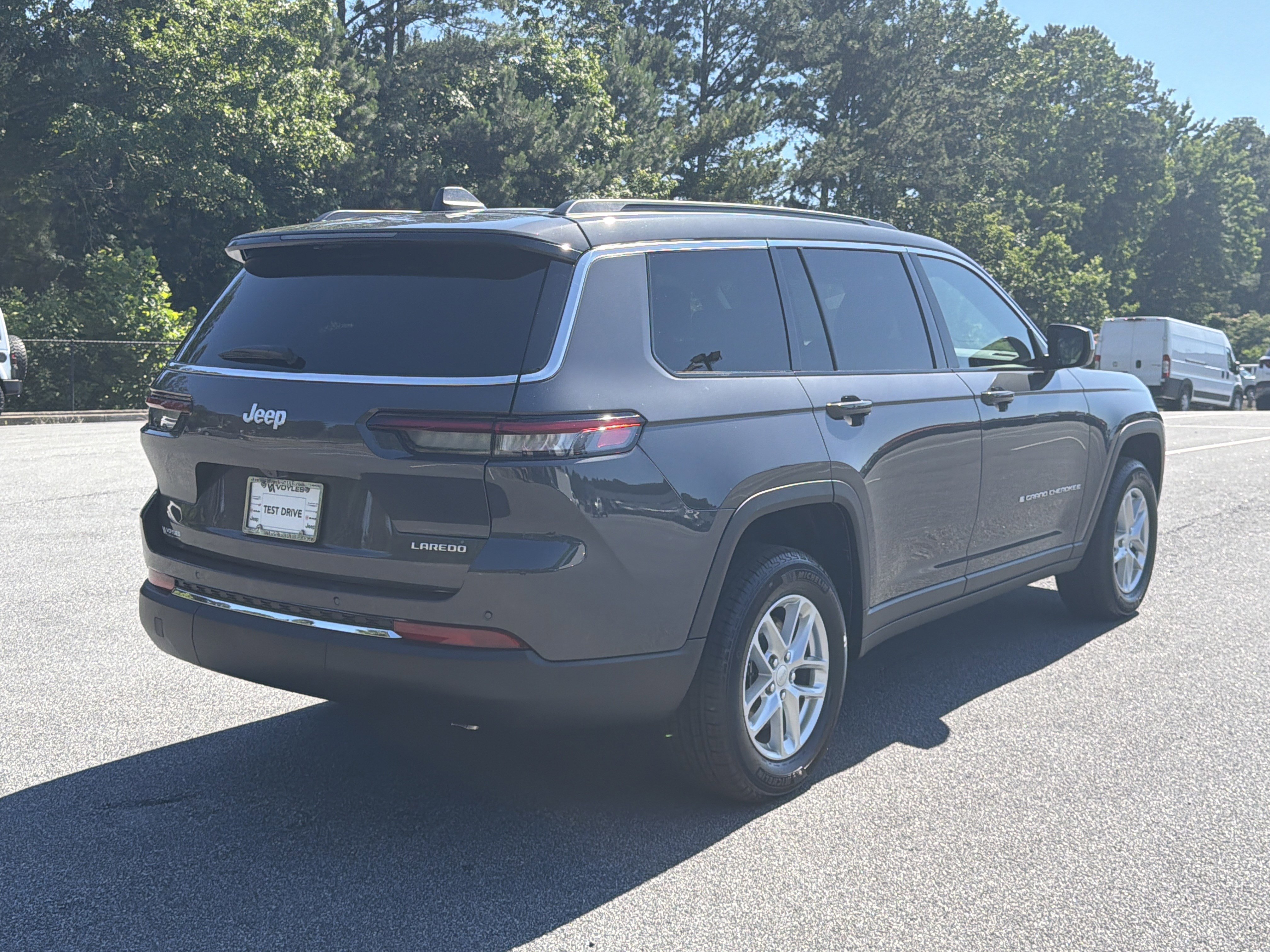 New 2026 Baltic Gray Metallic Clear-Coat Exterior Paint Jeep Laredo image 8