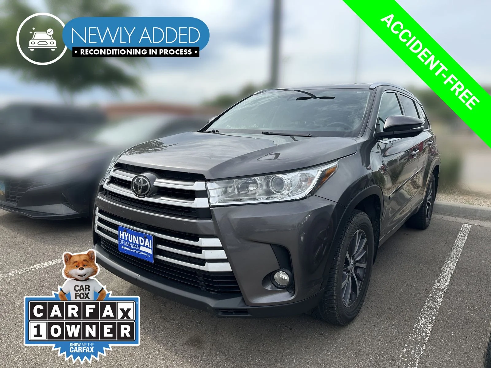 Used 2017  Toyota XLE image 1