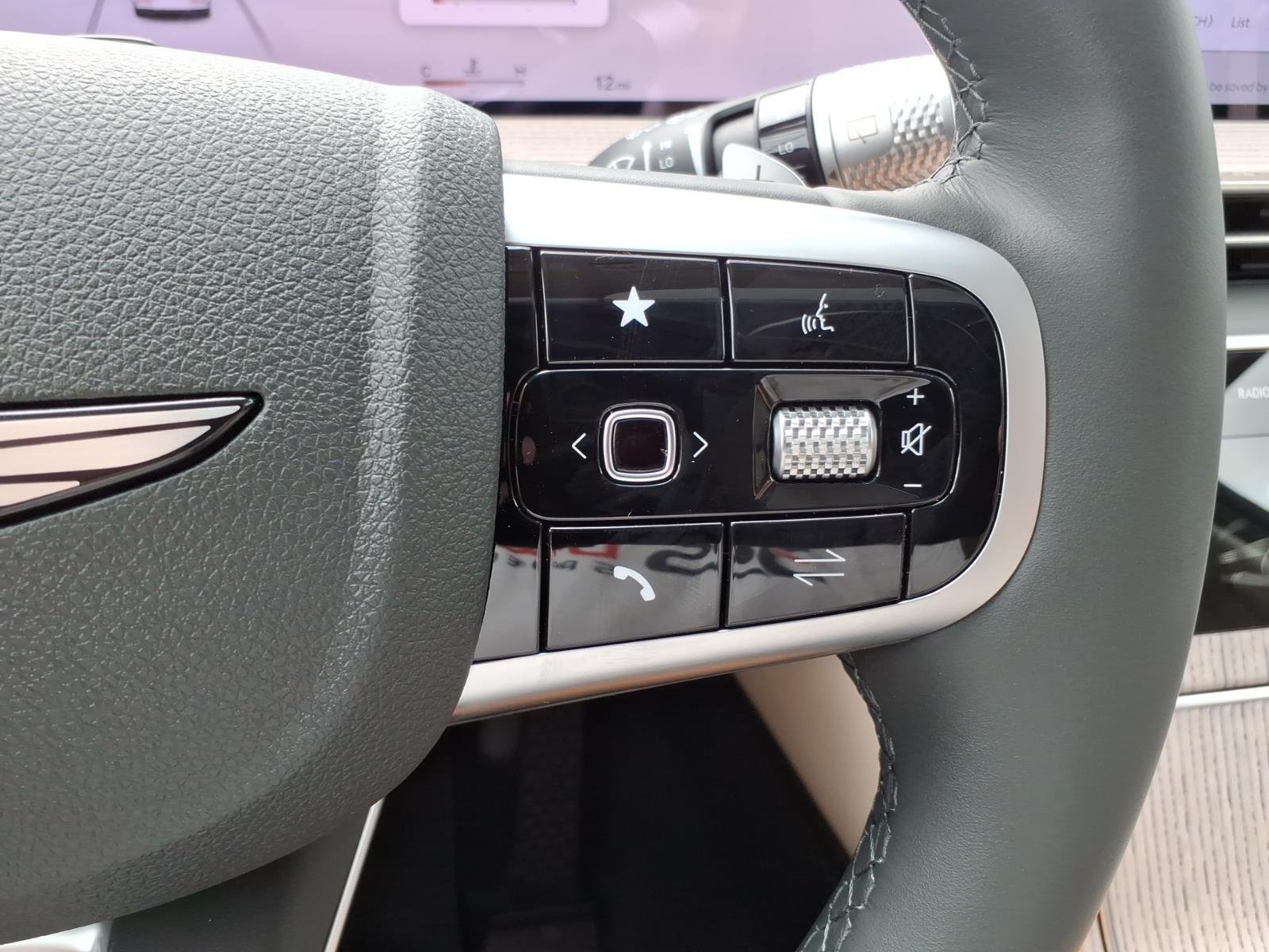 New 2026 White Genesis 2.5T image 19