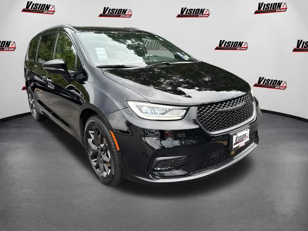 2026 Chrysler Pacifica Limited - Photo 3