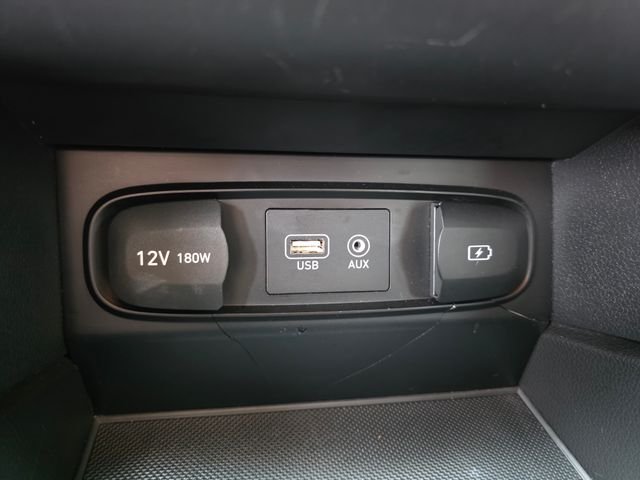 Used 2020 Gray Hyundai SE image 26