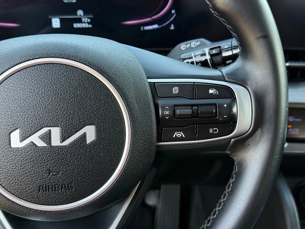 Used 2023 Black Kia EX image 16