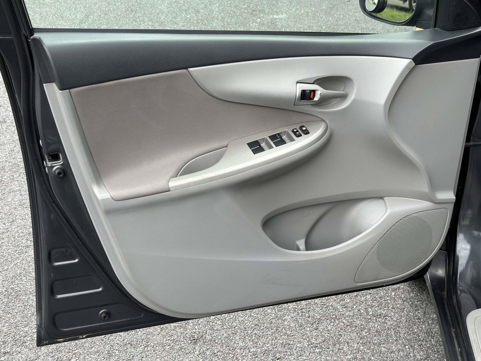 Used 2013 Gray Toyota LE image 19