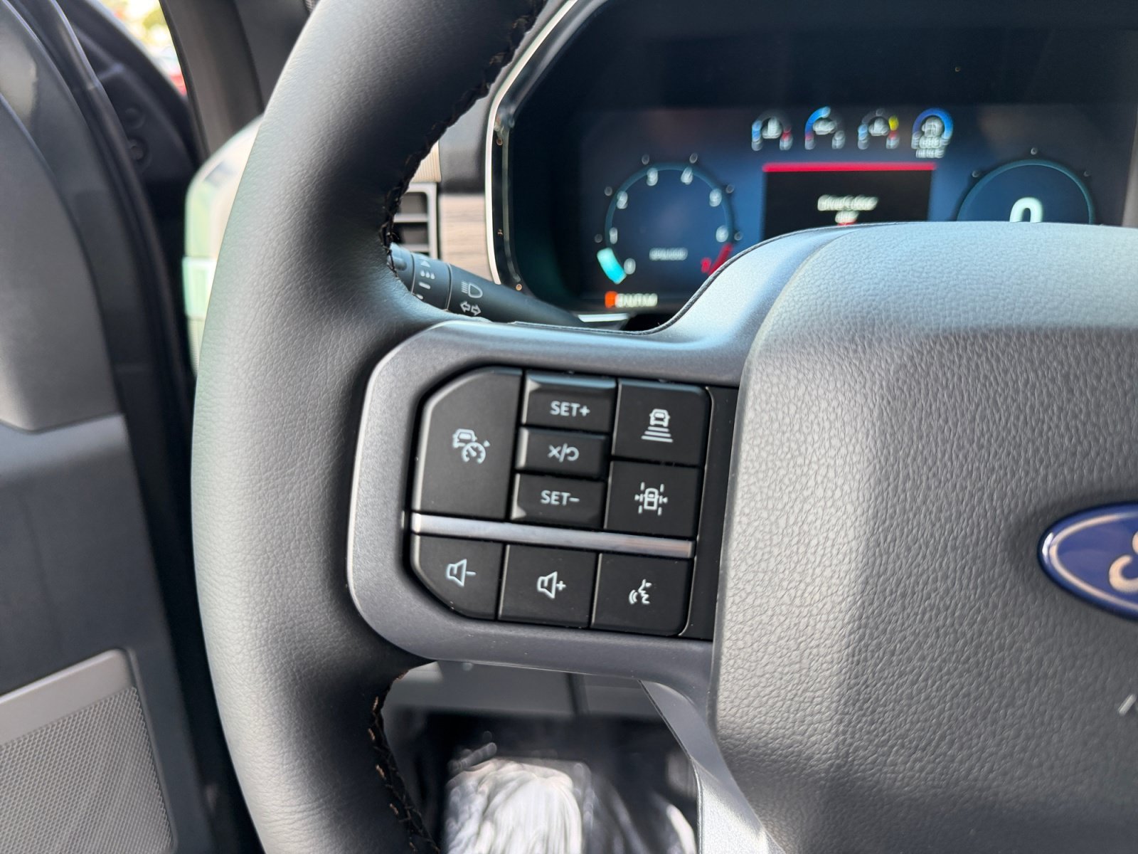 New 2026 Carbonized Gray Metallic Ford LARIAT image 24