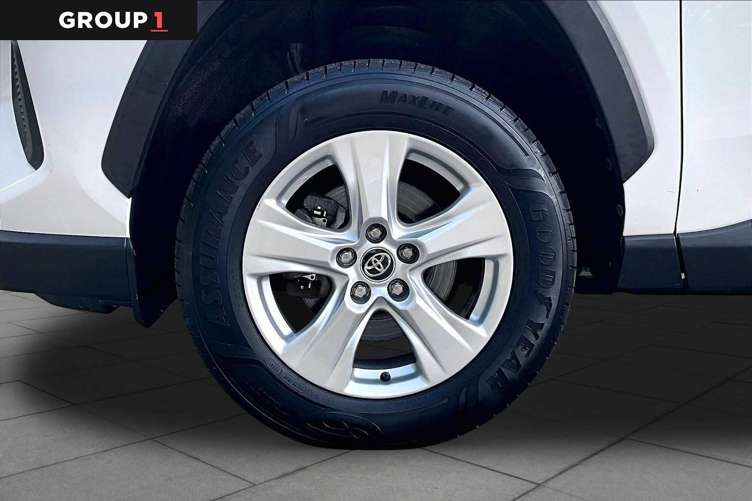 Used 2020 Super White Toyota Hybrid LE image 11