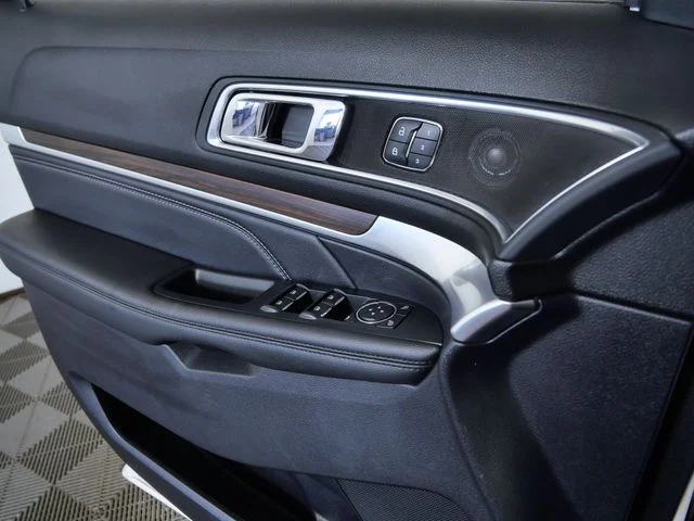 Used 2018 White Ford Limited image 26