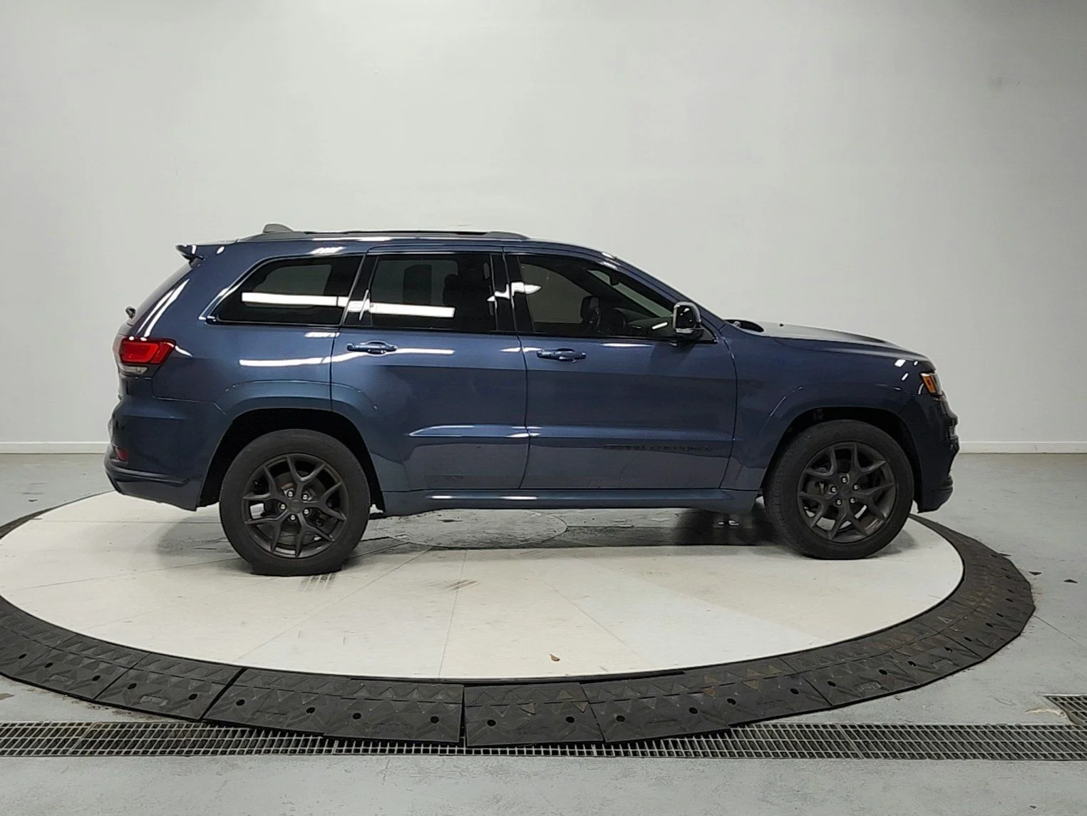 Used 2019 Blue Jeep Limited X image 9