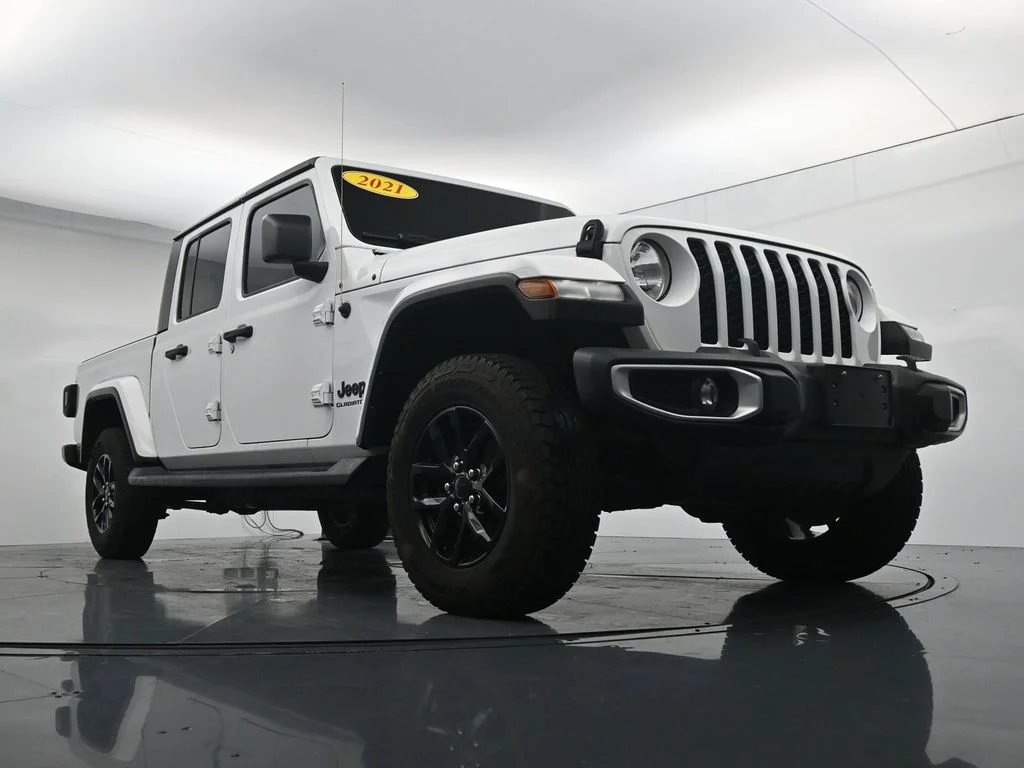 Used 2021 White Jeep Sport image 31