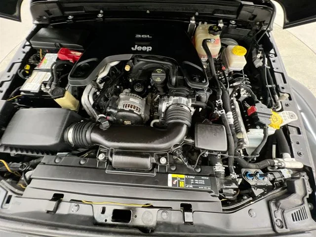 Used 2018 Black Jeep Unlimited Sahara image 36