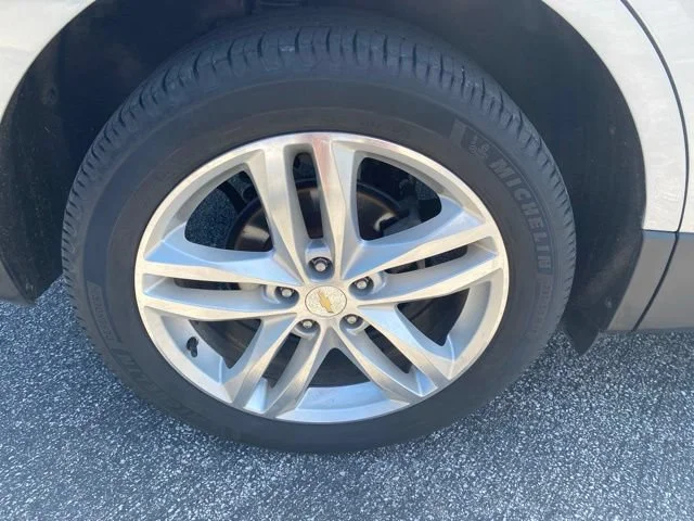 Used 2019 SILVER ICE METALLIC Chevrolet Premier image 11