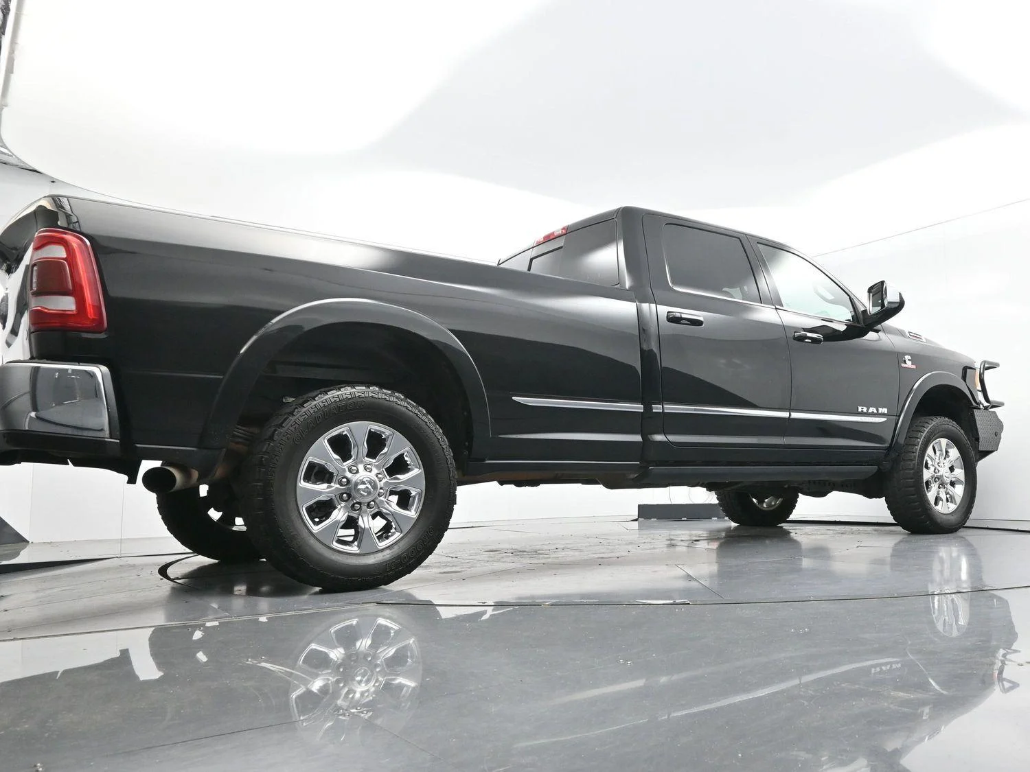 Used 2022 Diamond Black Crystal Pearlcoat Ram Limited image 43
