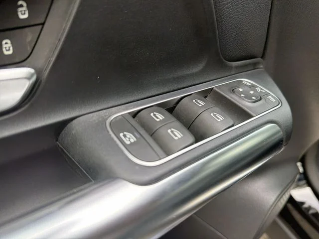 Used 2023  Mercedes-Benz GLA 250 image 13