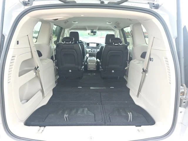 Used 2024 Silver Chrysler Touring L image 10