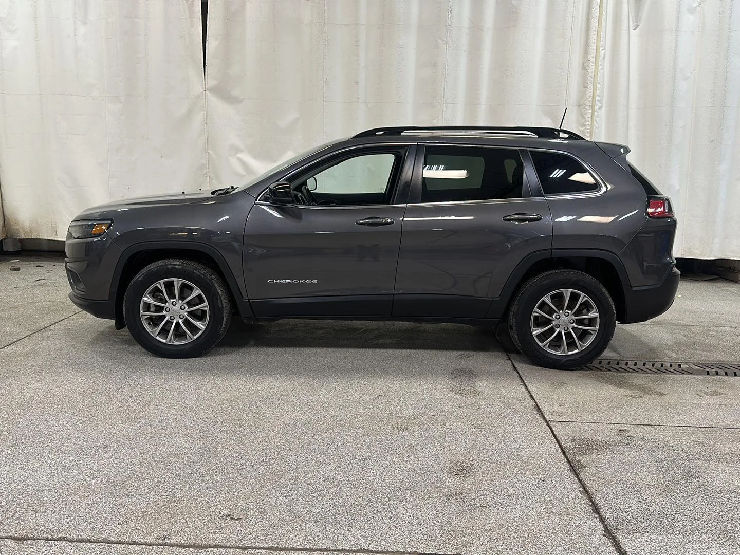 Used 2022 Jeep Cherokee Latitude Lux with VIN 1C4PJMMX1ND502137 for sale in Waconia, Minnesota