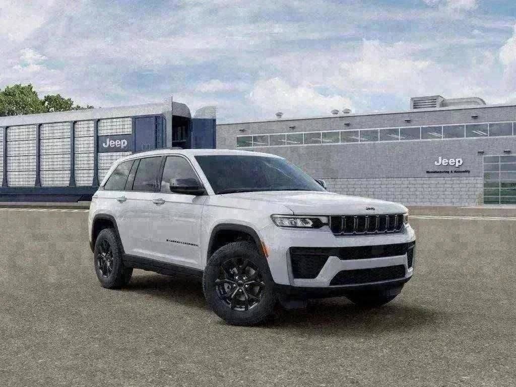 New 2026 Bright White Clear-Coat Exterior Paint Jeep Altitude image 36