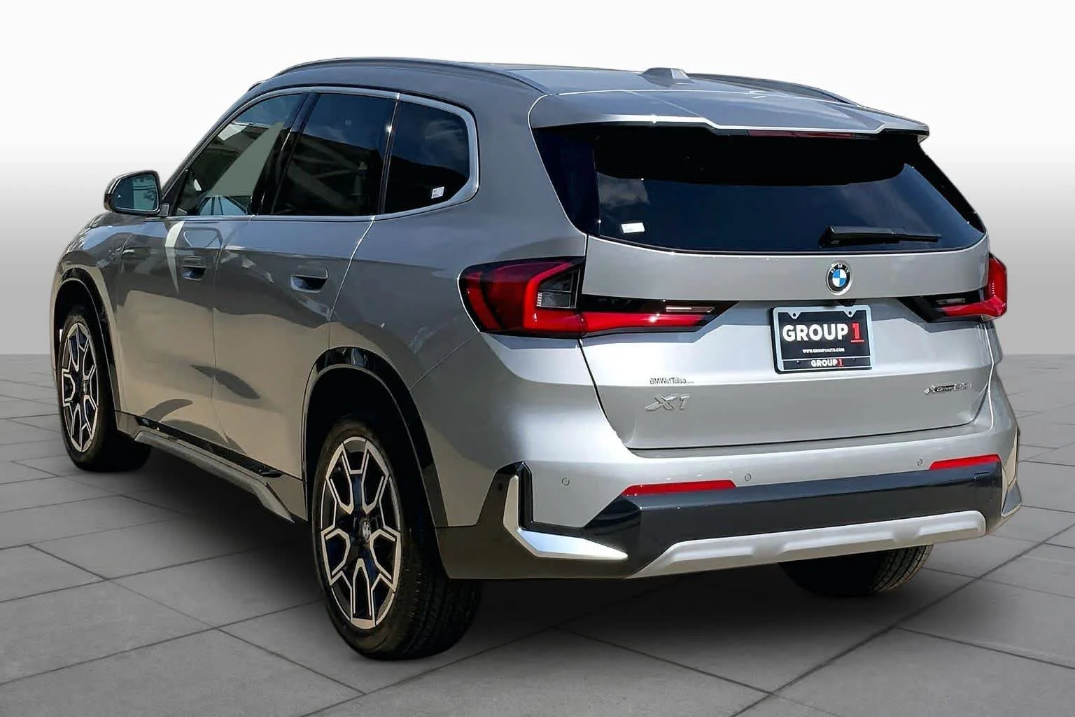 New 2026 Space Silver Metallic BMW xDrive28i image 11