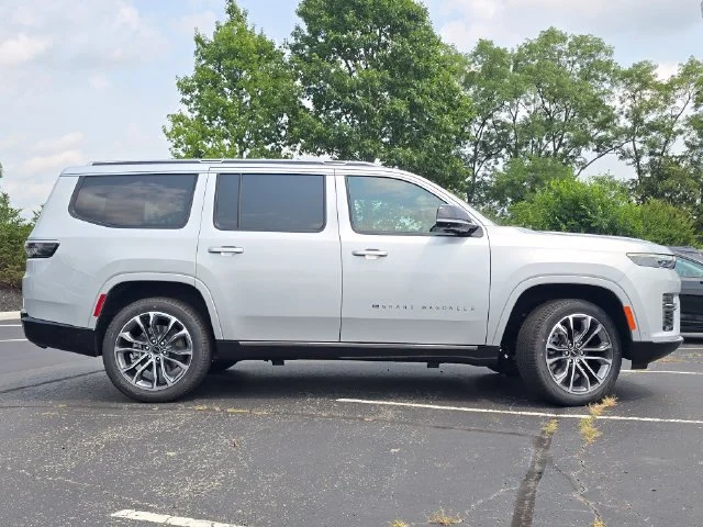 New 2026 Silver Zynith Jeep Summit Reserve image 36