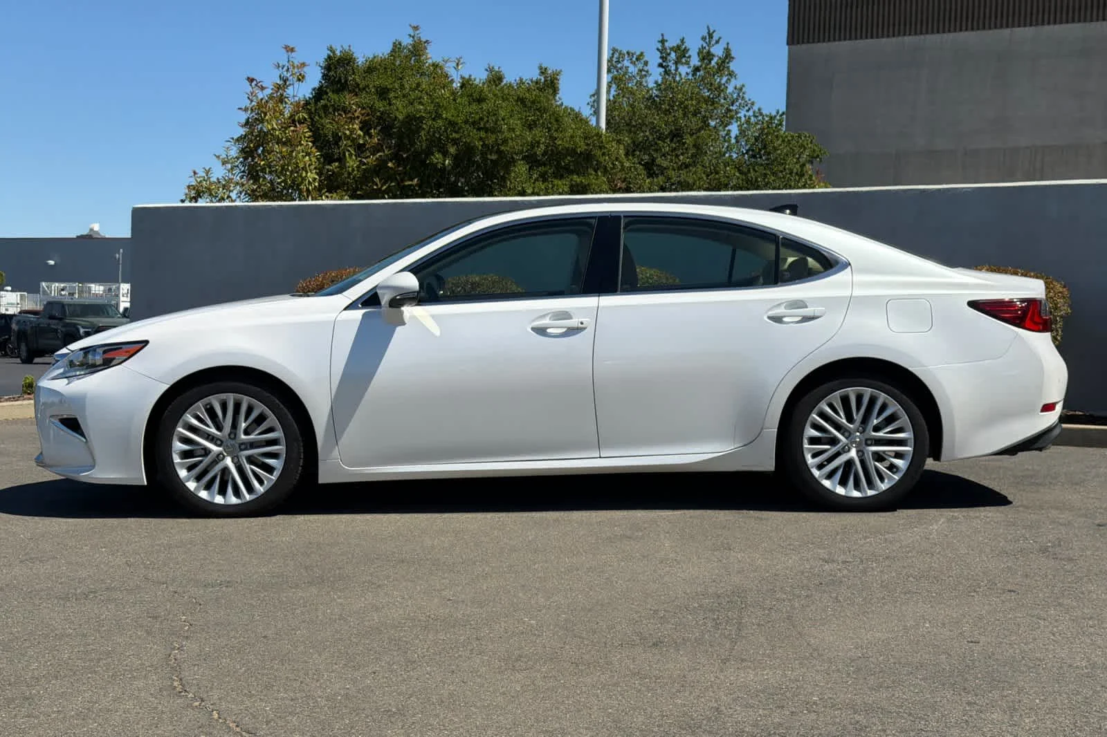 Used 2016 Eminent White Pearl Lexus  image 9