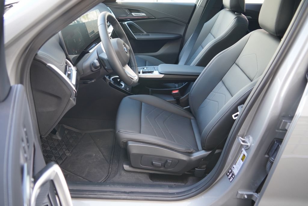 New 2026 Space Silver Metallic BMW xDrive28i image 10