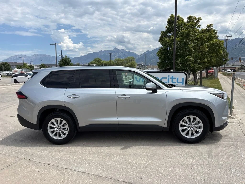 Used 2025 Silver Toyota XLE image 3