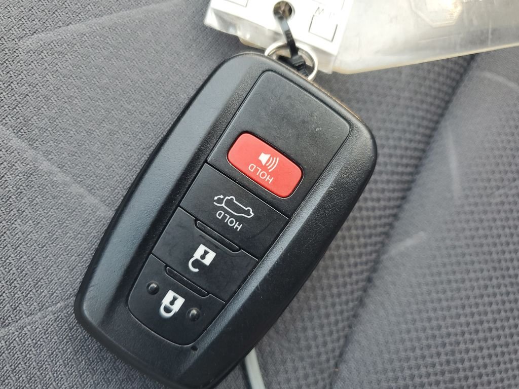 Used 2020 White Toyota XLE image 24