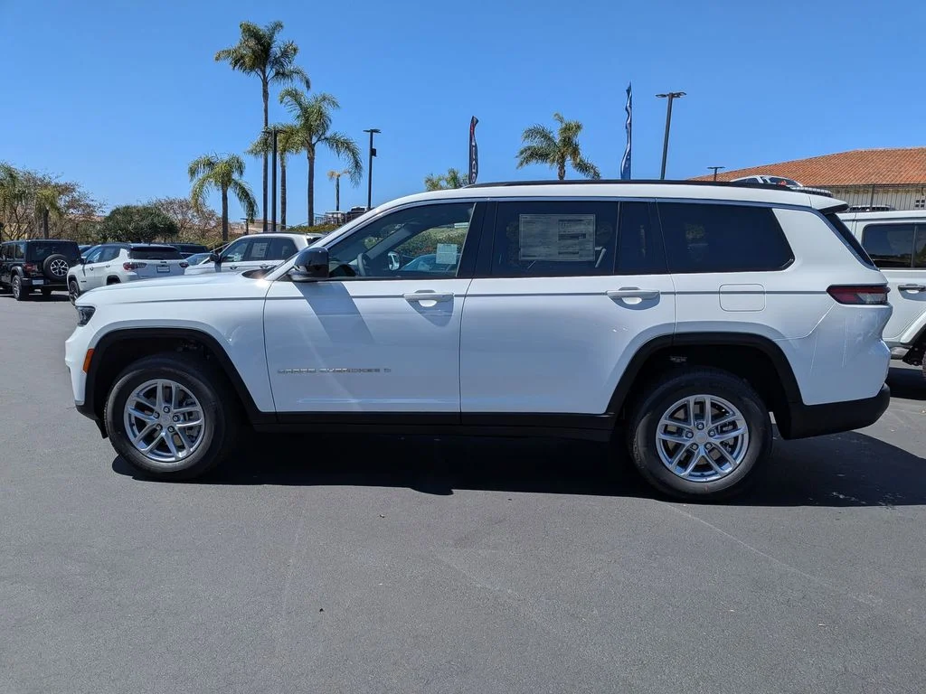 New 2026 Bright White Clear-Coat Exterior Paint Jeep Laredo image 8