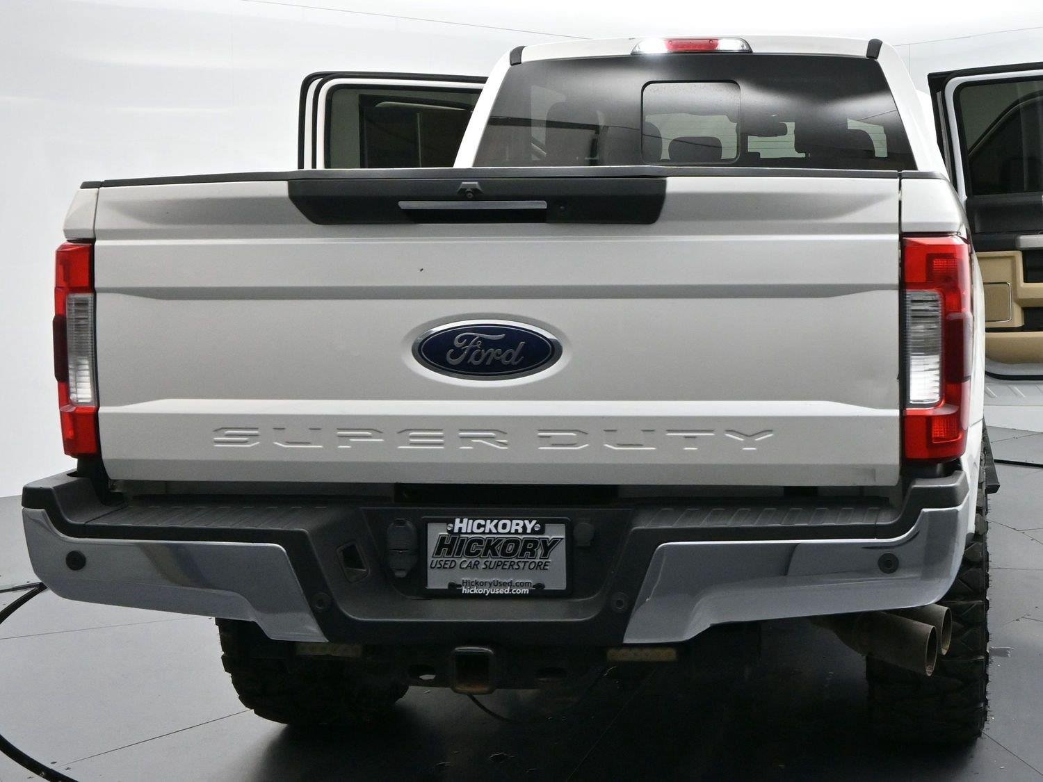 Used 2017 White Platinum Metallic Tri-Coat Ford Lariat image 47