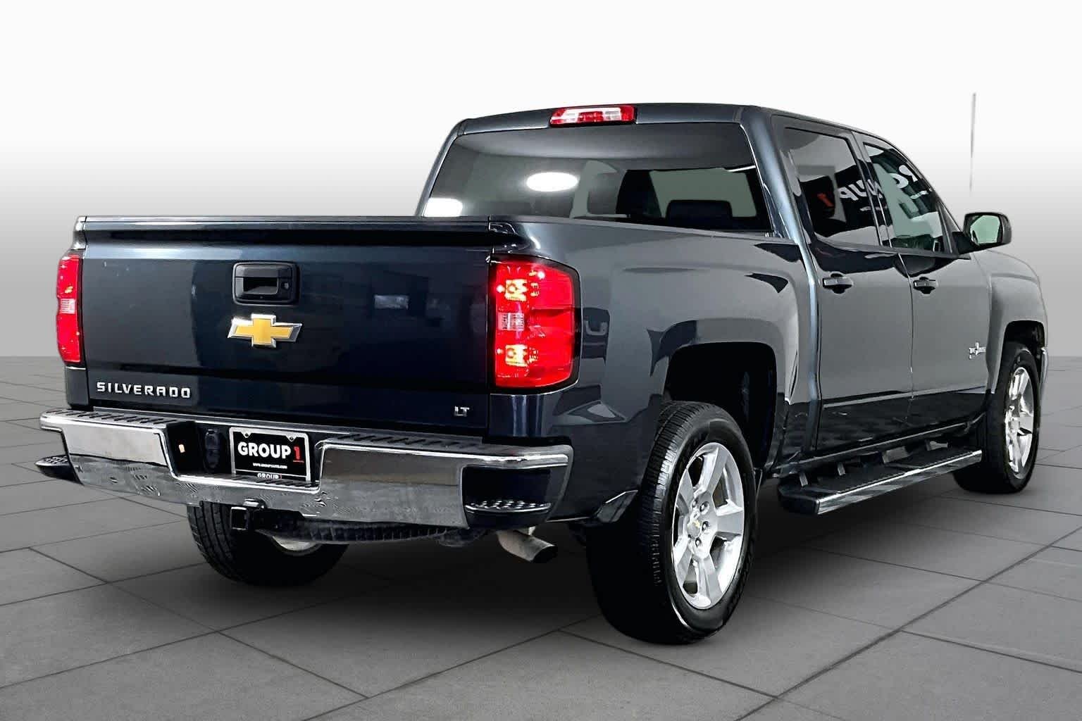 Used 2018 Graphite Metallic Chevrolet LT image 13