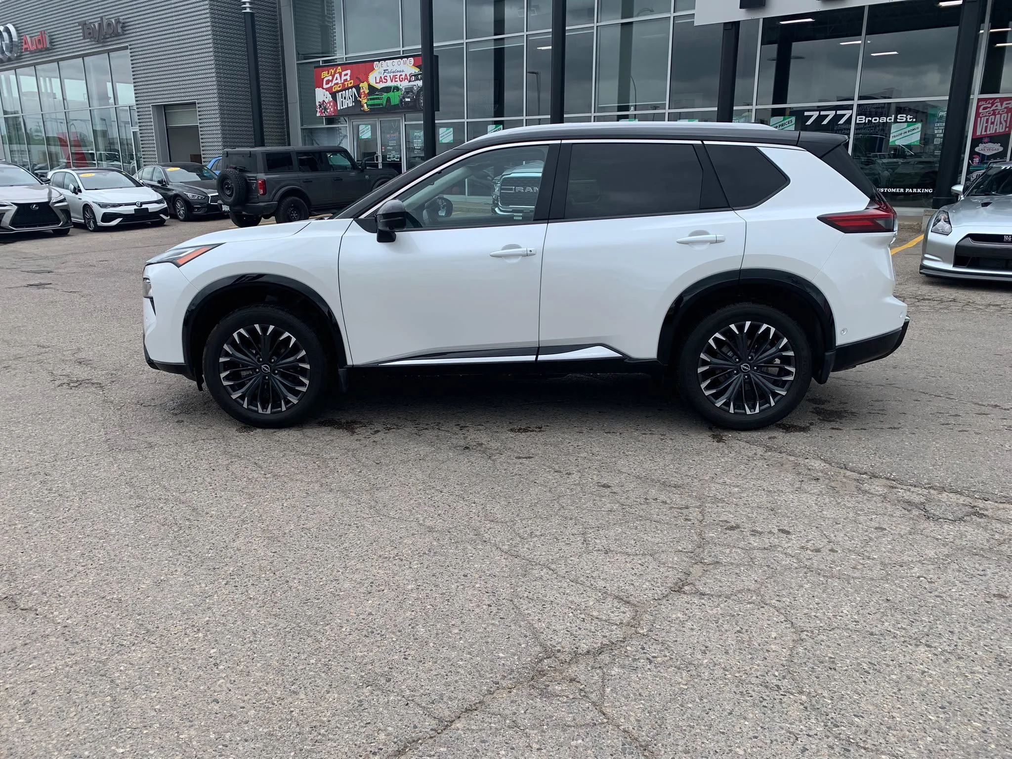 Certified Used 2024 2-Tone Everest White Tricoat Nissan Platinum AWD*Adaptive Cruise | Remote Start | Nav | 360 Cam | Htd Leather | Pano Roof | Htd Wheel image 11