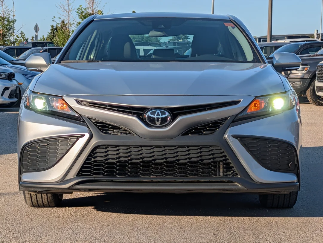 Certified Used 2024 Silver Toyota SE - - FWD - Heated Seats & Wheel - 7 Touchscreen - Apple CarPlay - Android Auto & More! image 3