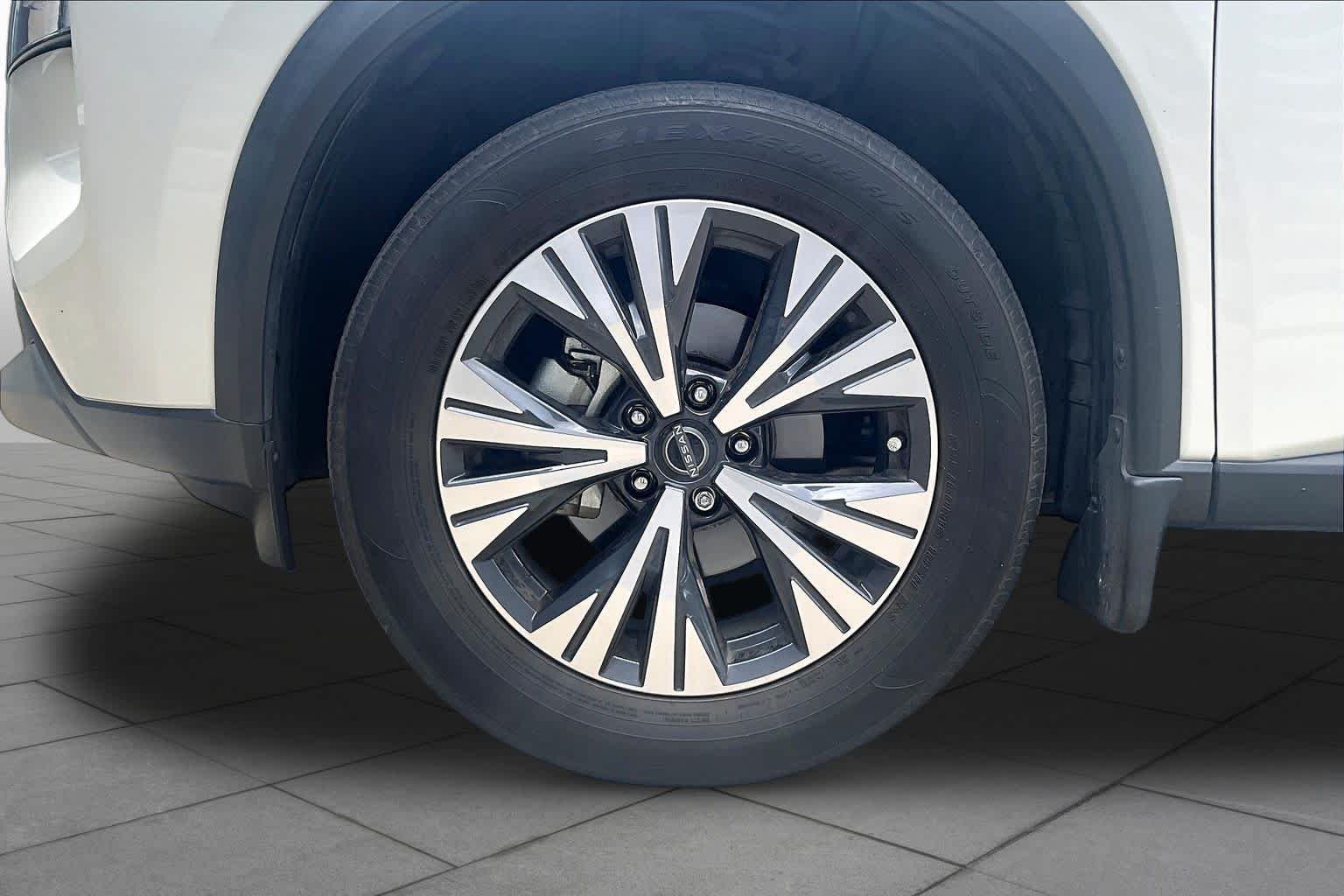 Used 2023 Pearl White Tricoat Nissan SV image 10
