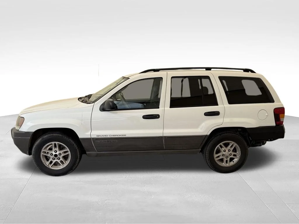Used 2004 Stone White Jeep Laredo image 9