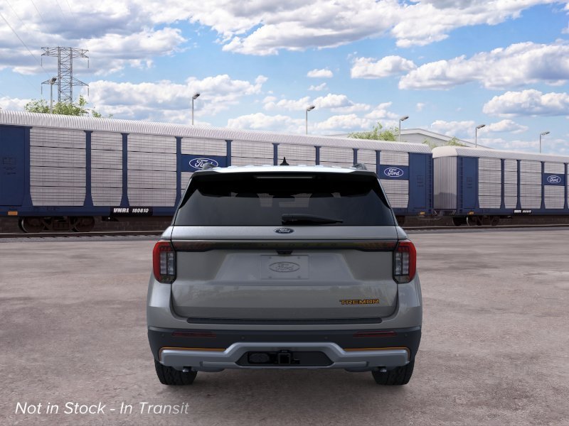 New 2026 Carbonized Gray Metallic Ford Tremor image 5