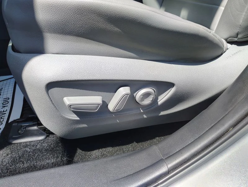 Used 2022 Silver Toyota XLE image 13
