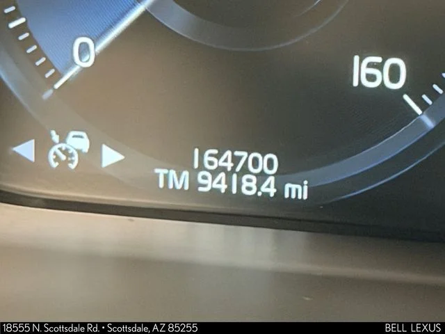 Used 2018 Gray Volvo T6 Momentum image 24