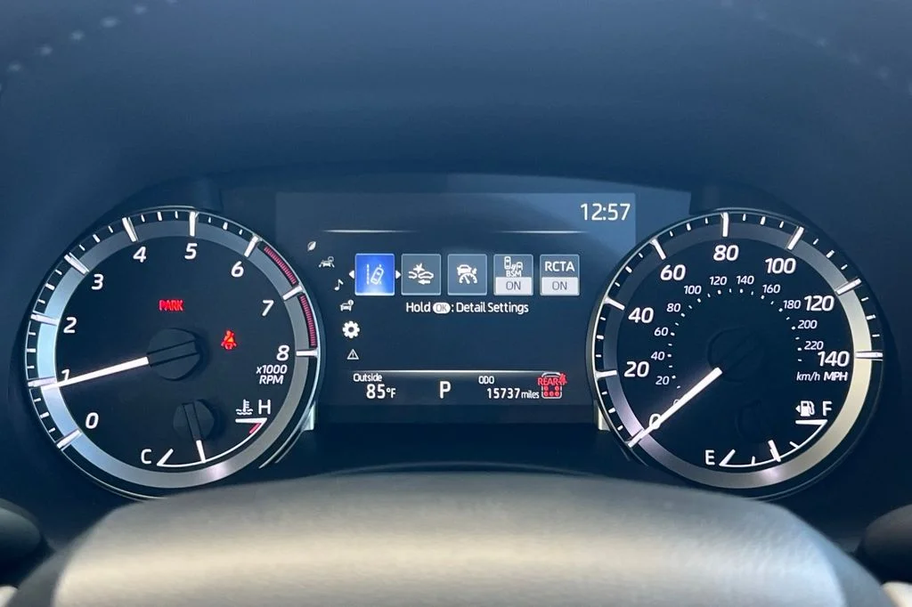 Used 2025  Toyota XLE image 29