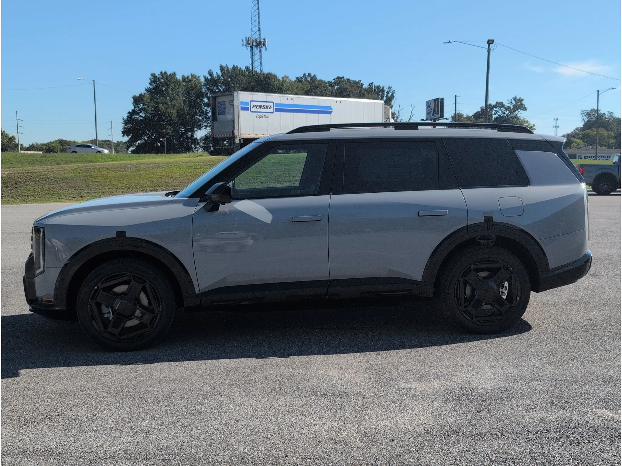 New 2027 Wolf Gray Kia X-LINE SX image 2